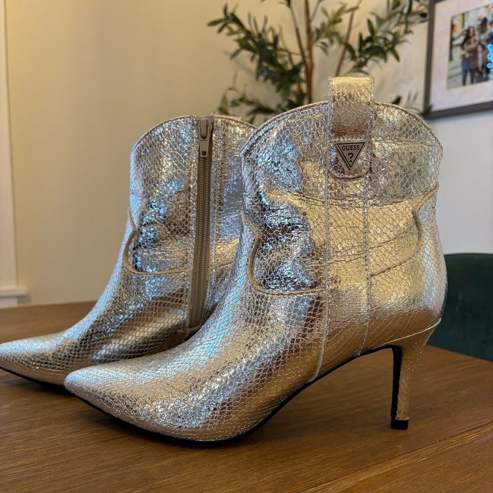 Guess Silver Metallic Western Ankle Boots Pointed Toe Heels Womens 7 Y2K